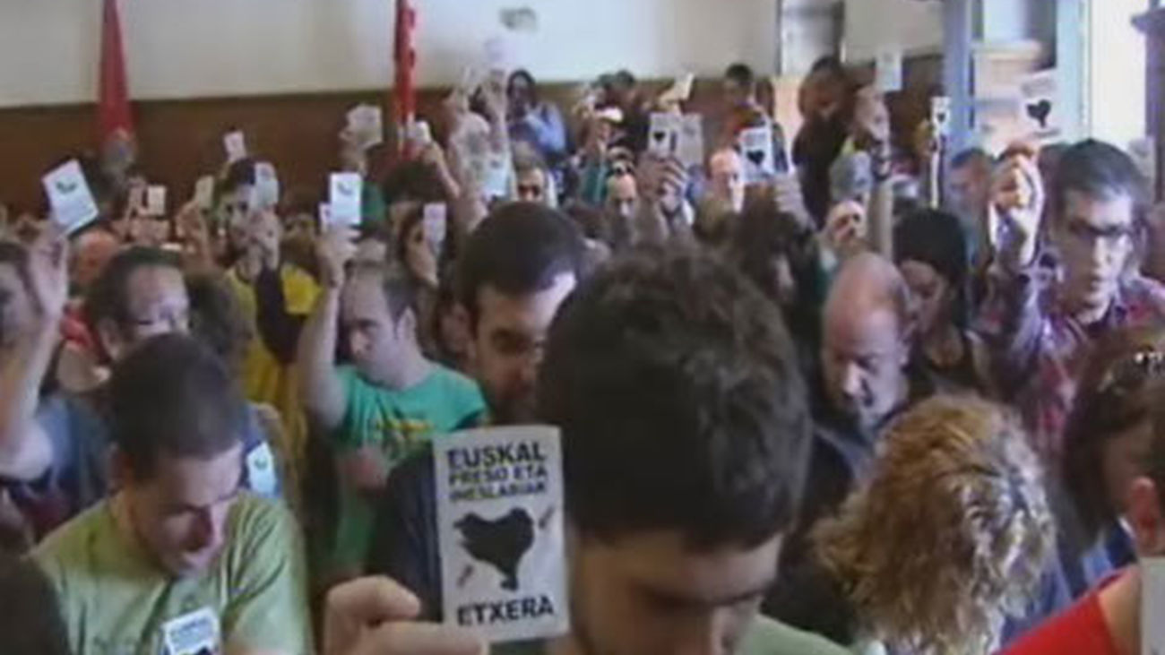 La Policía local impide a los escoltas acceder al Ayuntamiento de Andoain