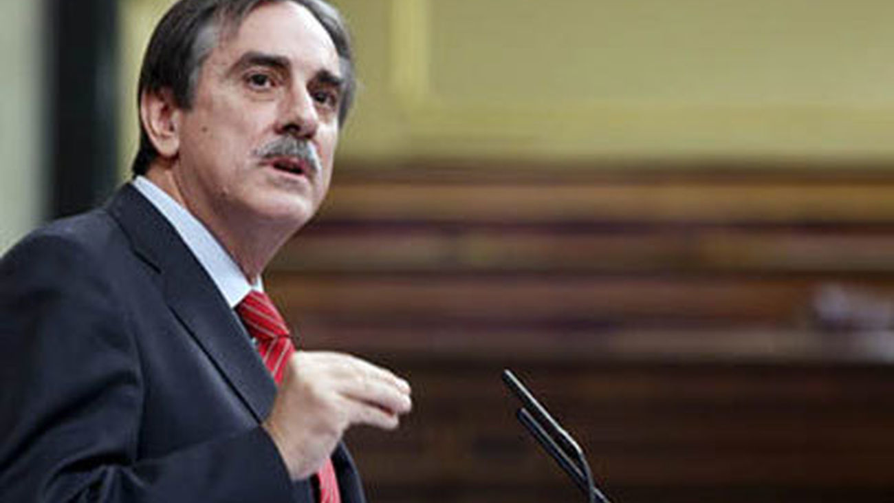 El ministro de Trabajo, Valeriano Gómez, en el Congreso de los diputados