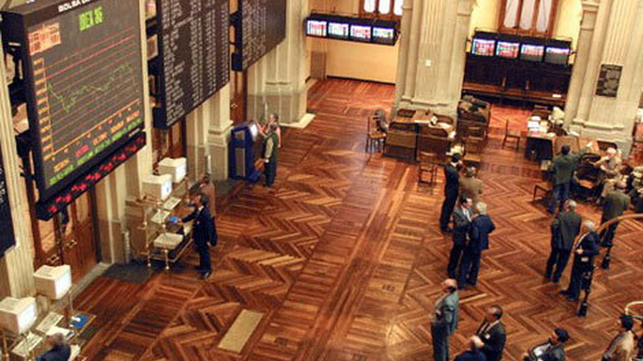 La Bolsa cae un 1,19% antes de las pruebas de solvencia de la banca