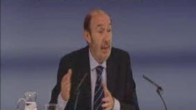 Rubalcaba responde a los abertzales: "Frente al vicio de pedir está la virtud de no dar"