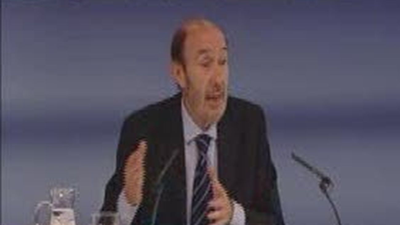 Rubalcaba responde a los abertzales: "Frente al vicio de pedir está la virtud de no dar"