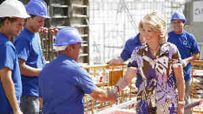 Aguirre pone la primera piedra de un centro pionero en España para personas con daño cerebral sobrevenido