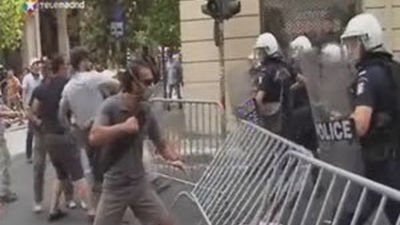 Violentos disturbios acompañan la aprobación del plan de ajuste en Atenas