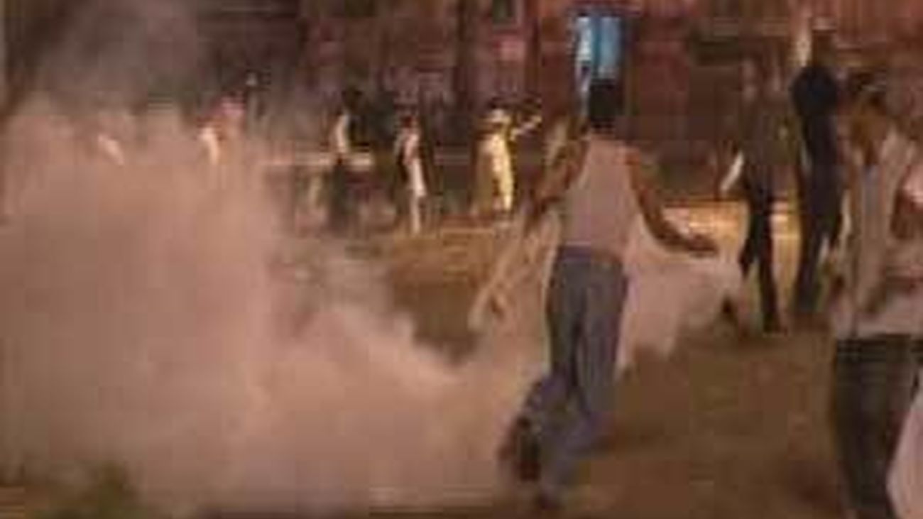 Casi 600 heridos en choques entre manifestantes y policías en el centro de El Cairo