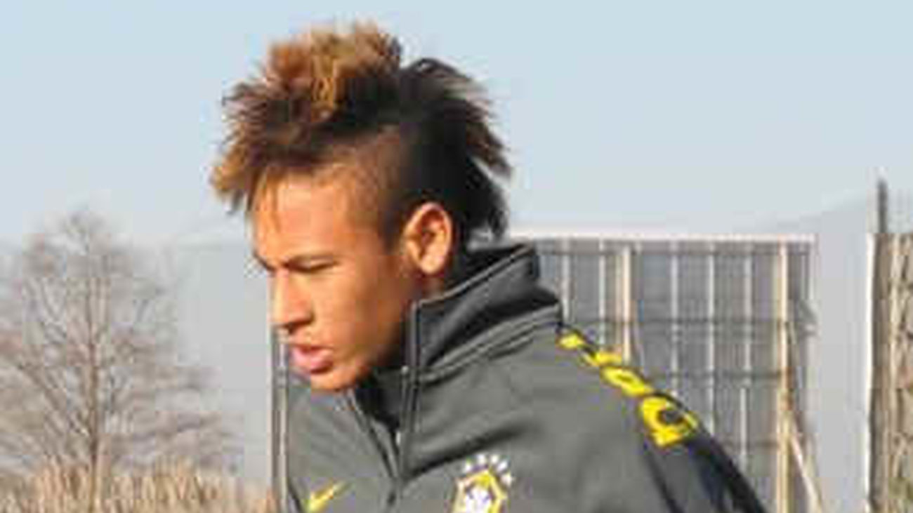 El presidente del Santos dice que Neymar no se va