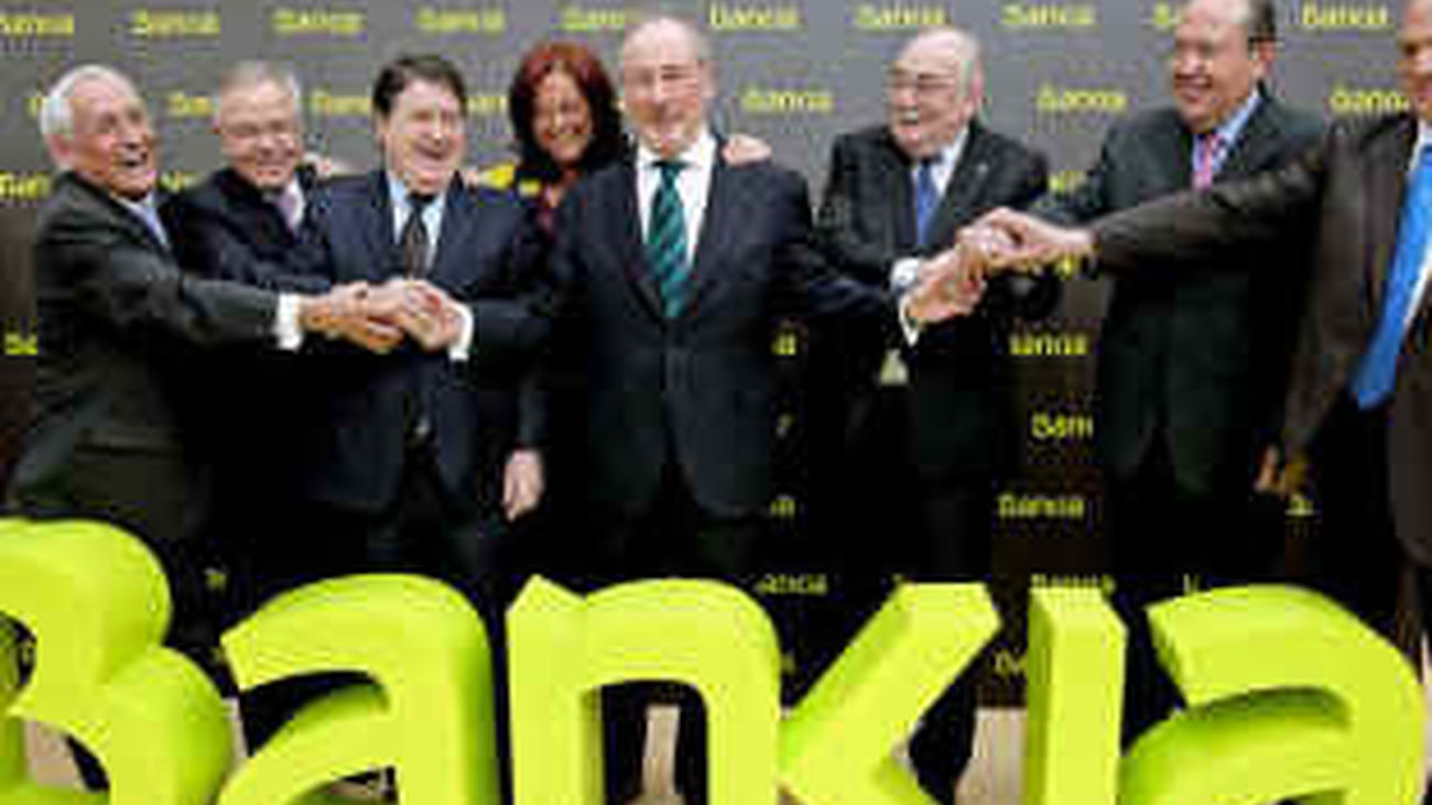 Bankia cobrará dos euros al mes si el saldo medio no supera los 2.000 euros