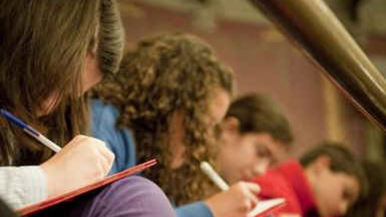 Profesores, FAPA y sindicatos llaman a la huelga para "tumbar las reválidas"