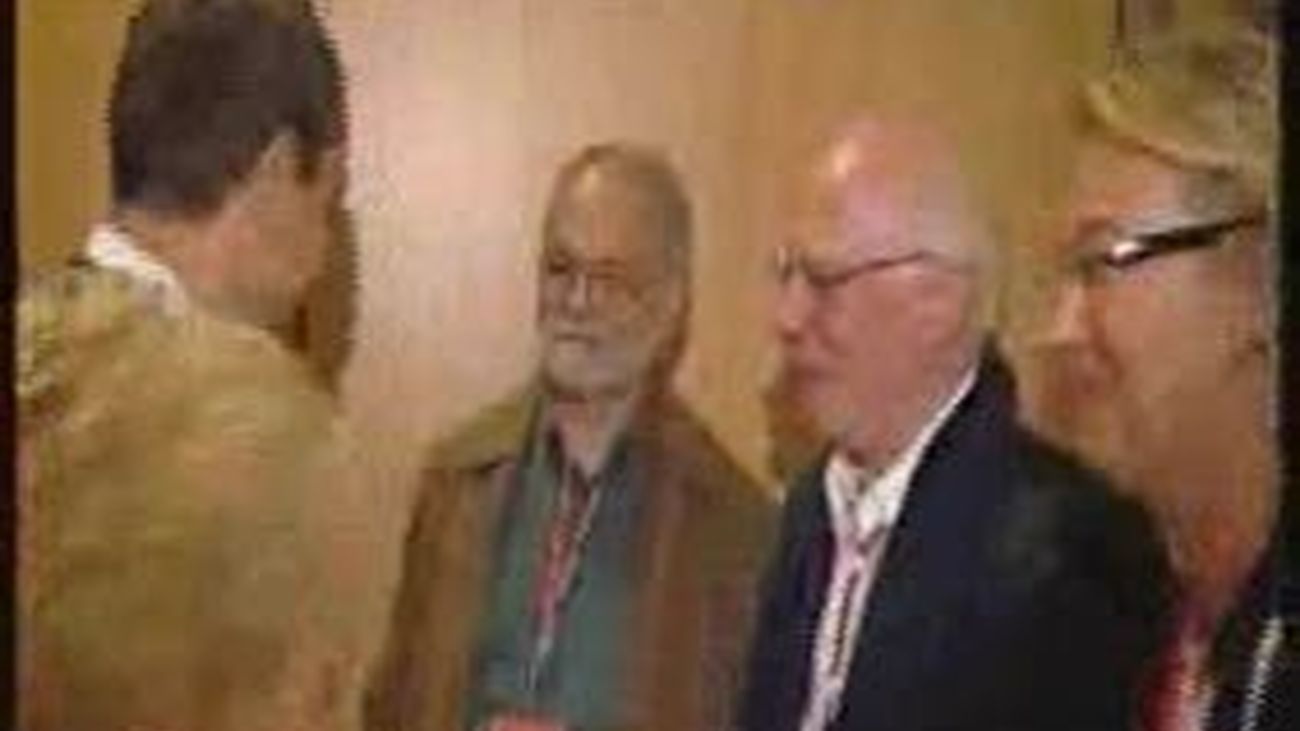 Zapatero niega tener relación con los jefes de la SGAE y "deplora" las críticas del PP