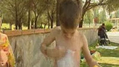 El Ayuntamiento y la Asociación contra el cáncer han hecho diagnósticos cutáneos a 2000 personas en piscinas