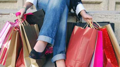 Casi la mitad de los madrileños van andando a hacer la compra