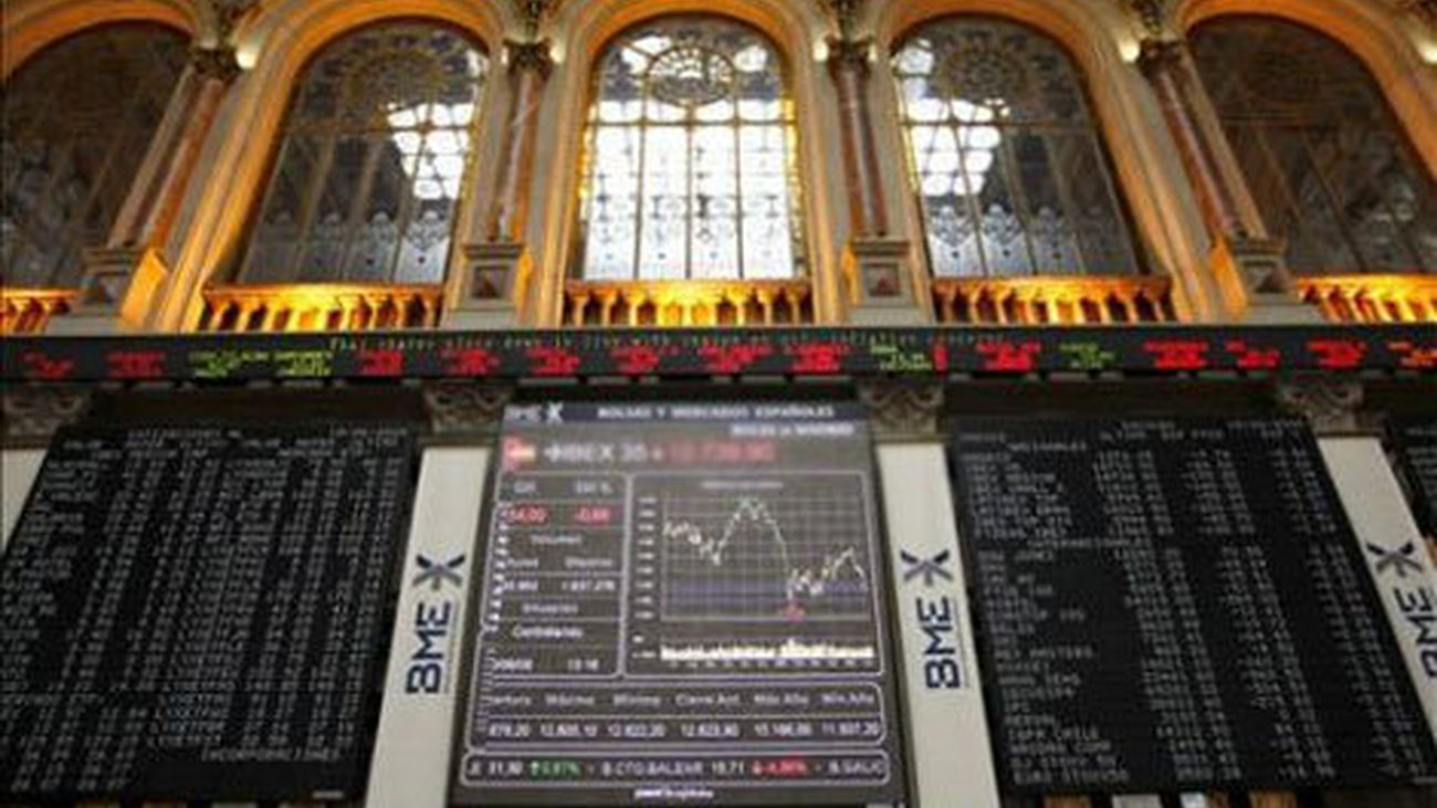 El Ibex baja un 1,32% en la apertura, lastrado  por la banca, tras levantar el veto a los cortos