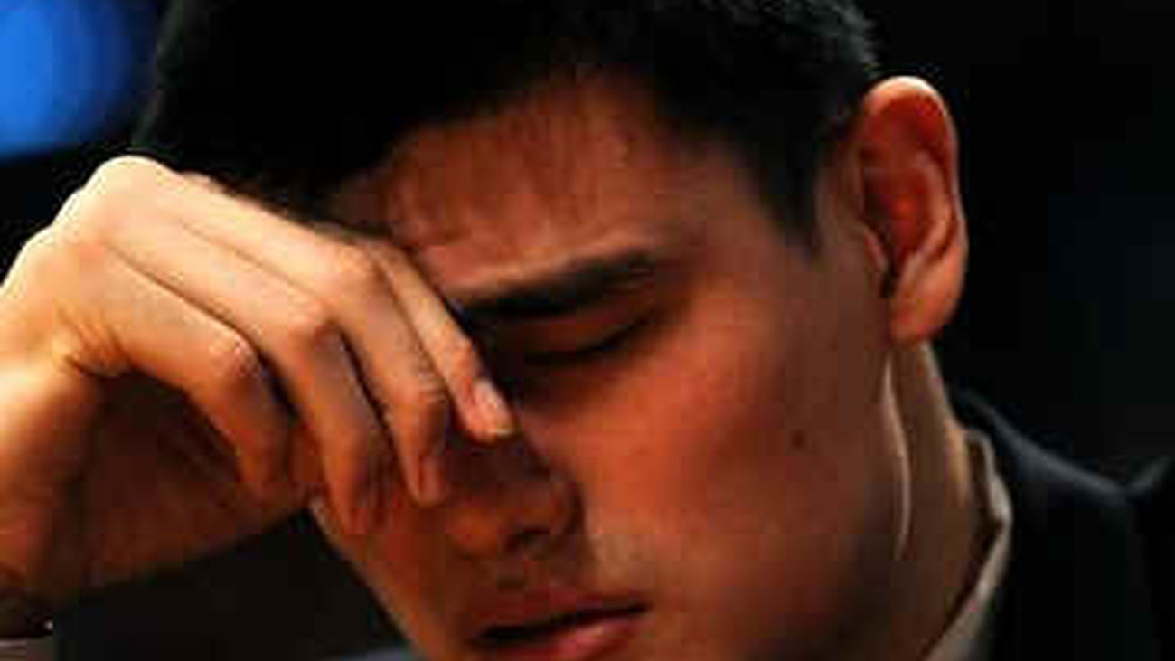 El pívot chino de los Houston Rockets, Yao Ming (2.26 y 140 kilos) ha anunciado su retirada