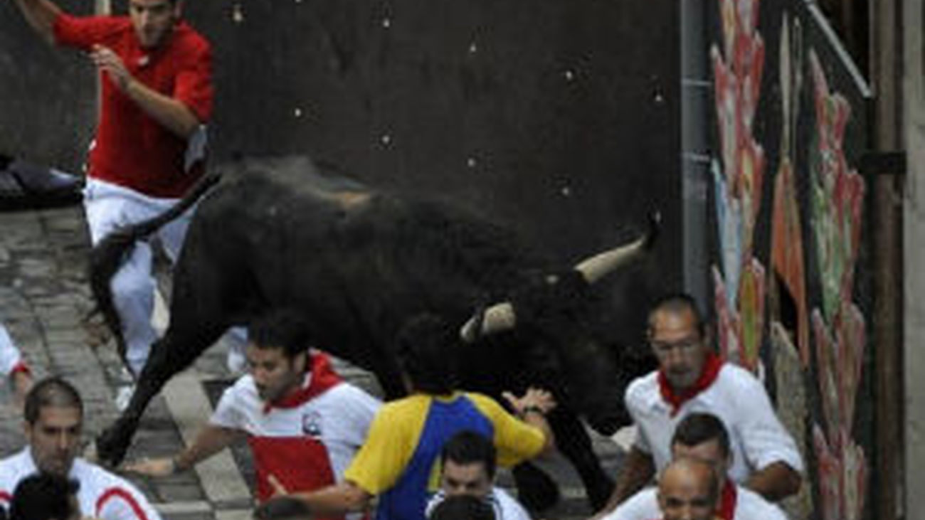 El sexto encierro, el más rápido y con al menos dos heridos por asta