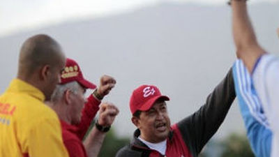 Chávez llama a la "unidad del país" tras entrenarse con sus colaboradores