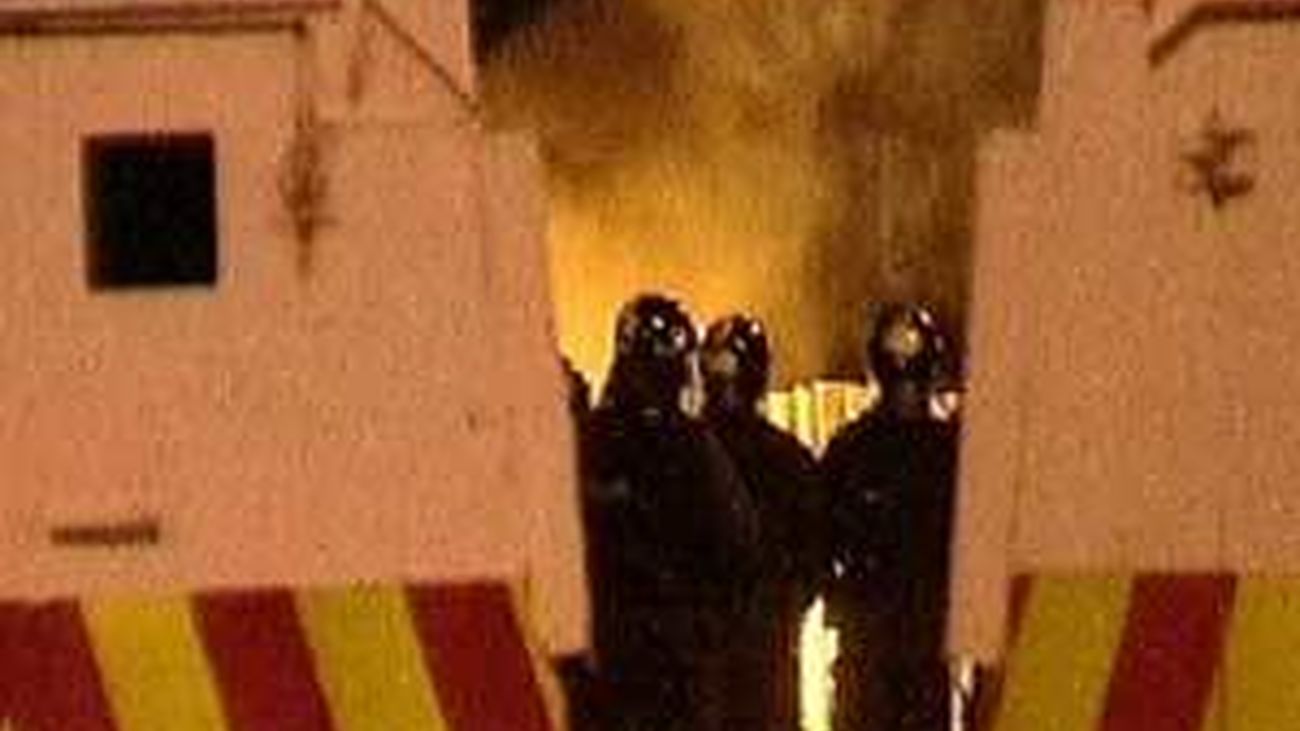 Varios policías heridos en disturbios registrados en Belfast tras las marchas protestantes