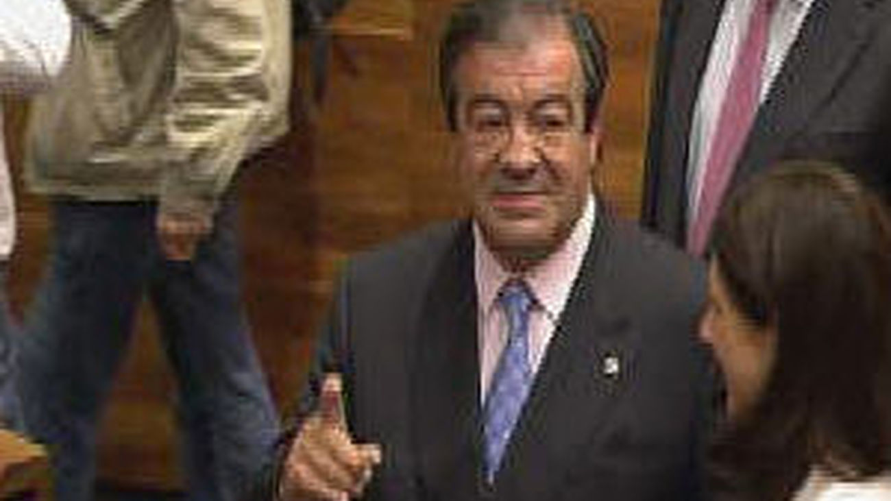 Cascos, elegido presidente de Asturias con el apoyo de un tercio de la Cámara