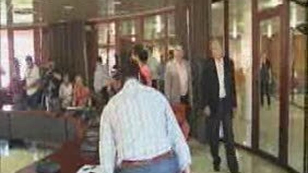 El senador socialista niega la agresión a la Policía y dice que el único maltratado fue él