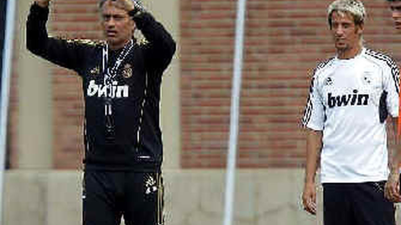 Mourinho trabaja la estrategia antes del debut de pretemporada frente a Los Angeles Galaxy