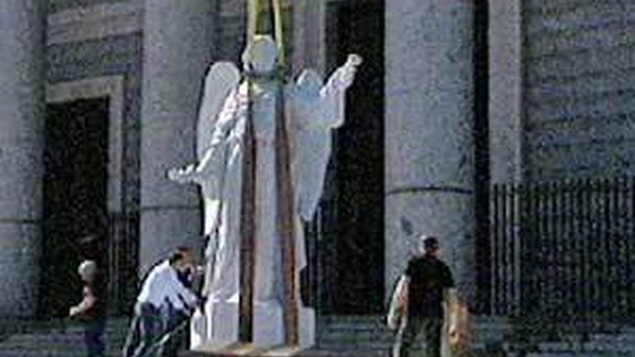 Dos grandes grupos escultóricos comienzan a instalarse en la catedral de la Almudena