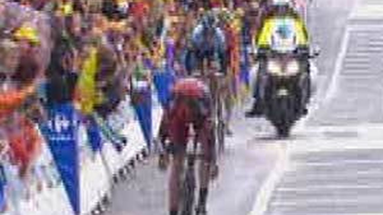 Hushovd gana la etapa del Tour en la que Evans y Contador sorprenden a los Schleck