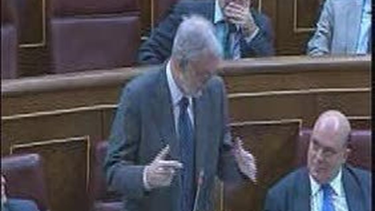 Sebastián y Bono vuelven a enfrentarse  por la corbata y la temperatura del Congreso