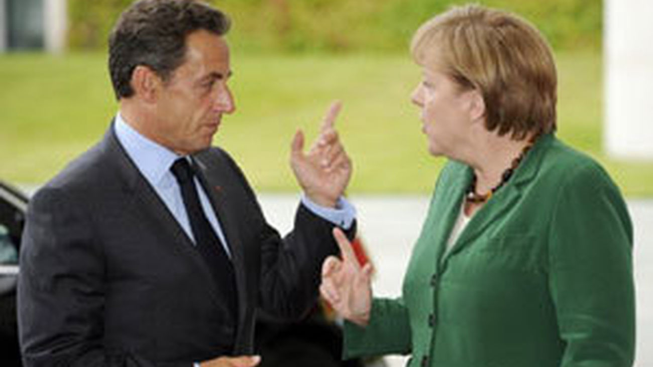 Merkel y Sarkozy en una reunión del Eurogrupo para hablar de la crisis de Grecia