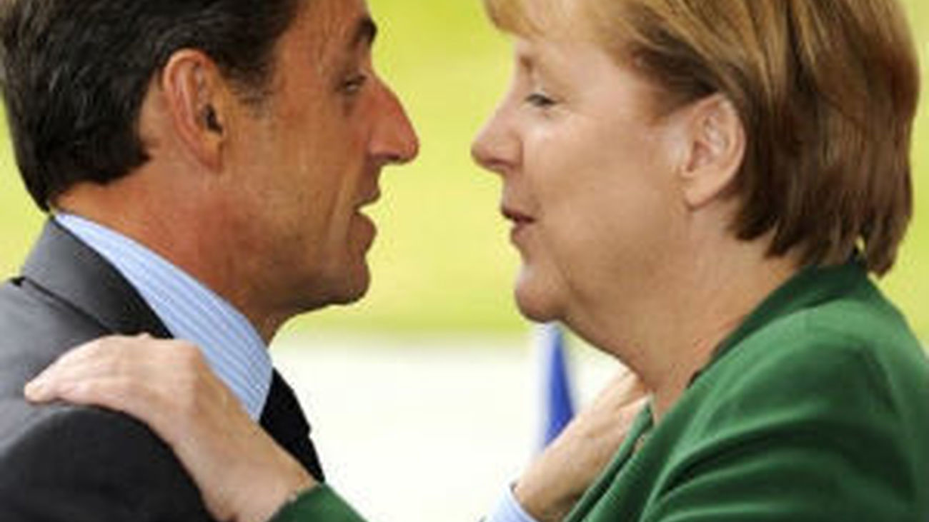Sarkozy y Merkel pactan una línea común para el rescate griego en consenso con el BCE