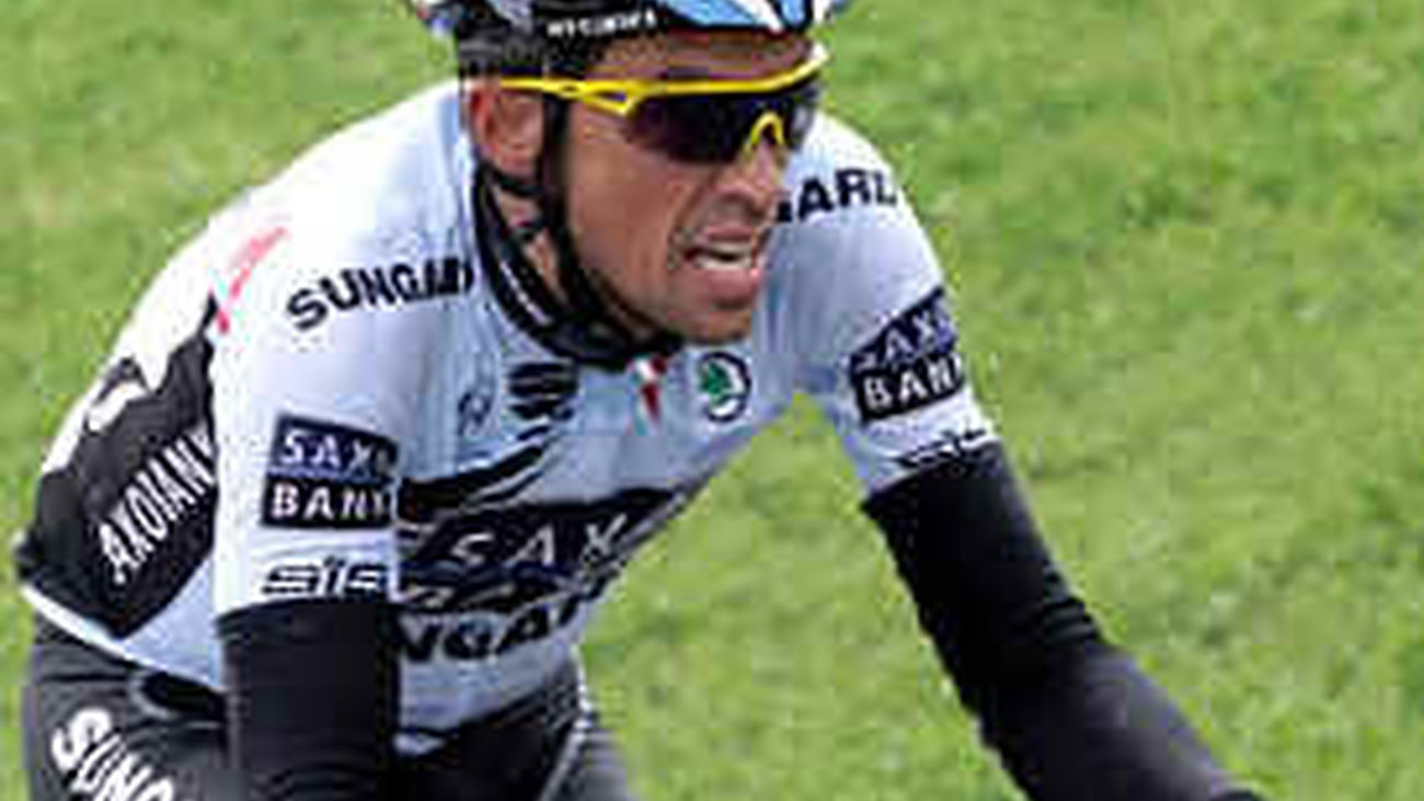 Contador dinamita la etapa a 90 kilómetros de la meta y sólo cede a dos kilómetros de la cima de L'Alpe d'Huez