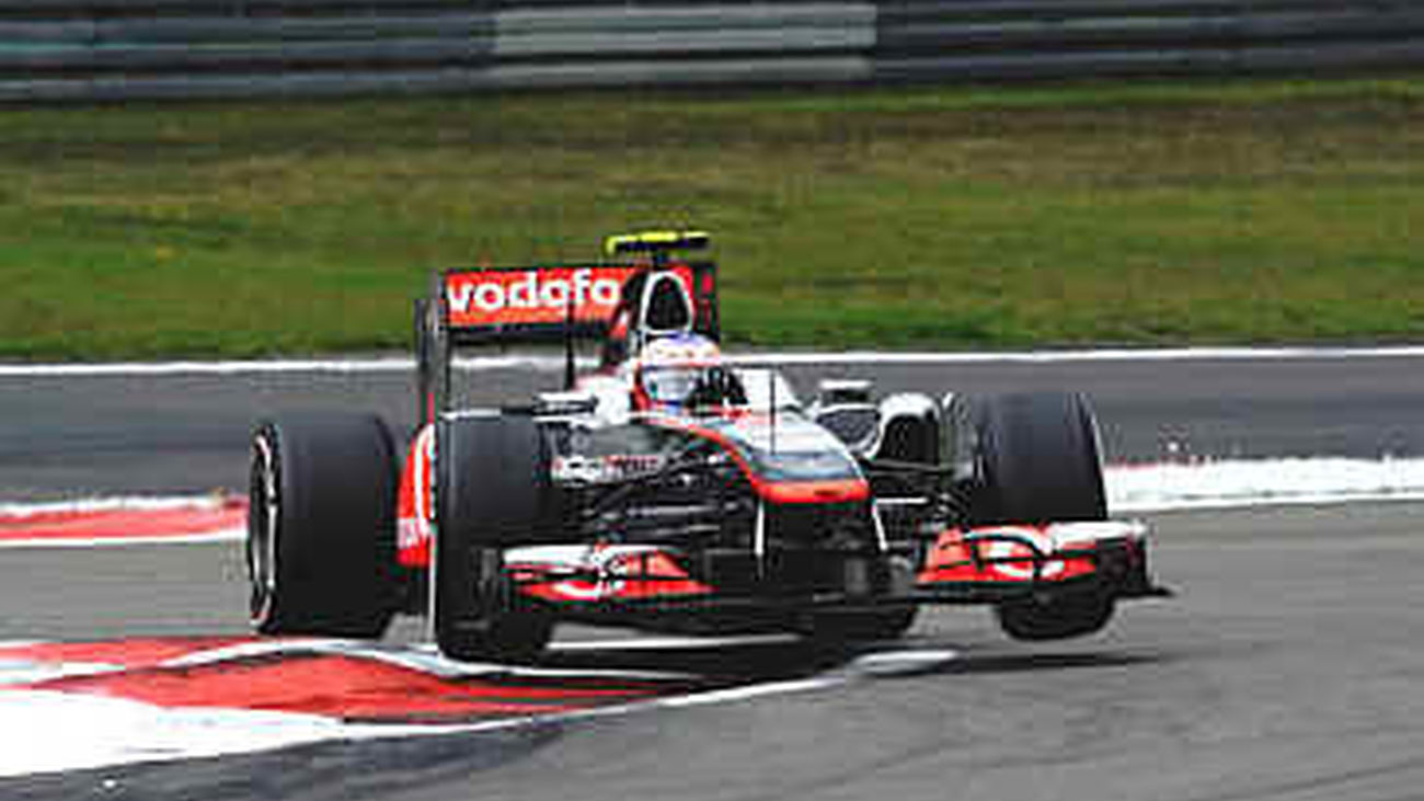 Hamilton logra la victoria, Alonso segundo y Vettel fuera del podio