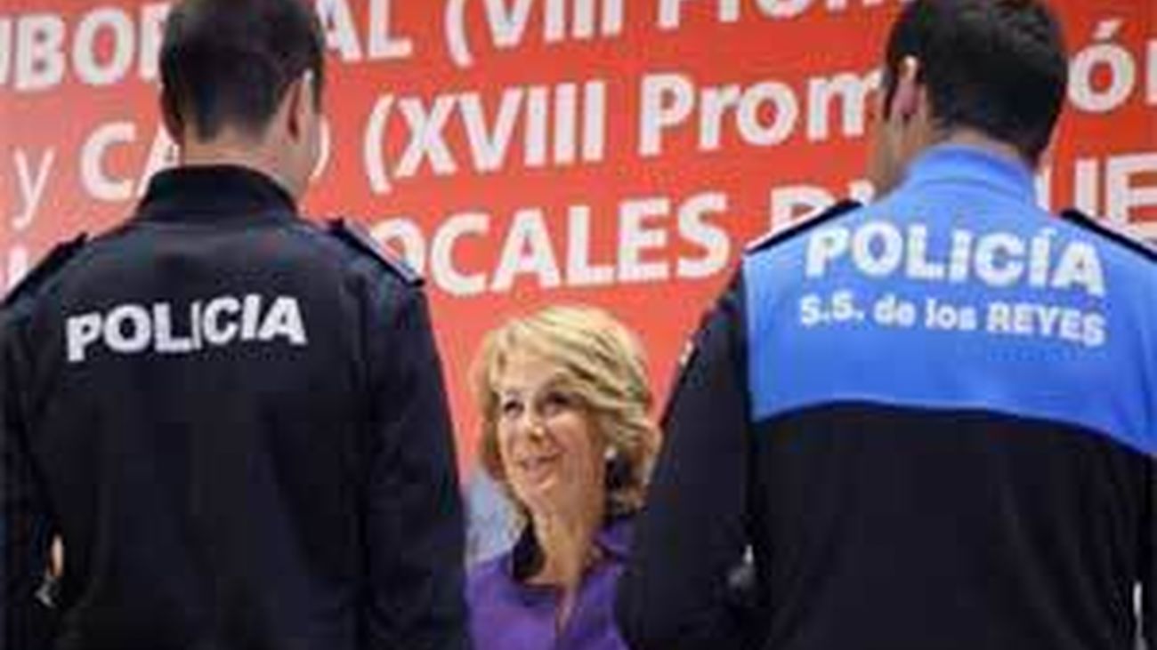 Aguirre entrega los despachos a 78 policías locales
