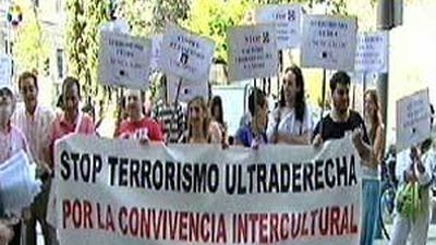 Concentración ante la embajada Noruega en Madrid para expresar la repulsa por el atentado