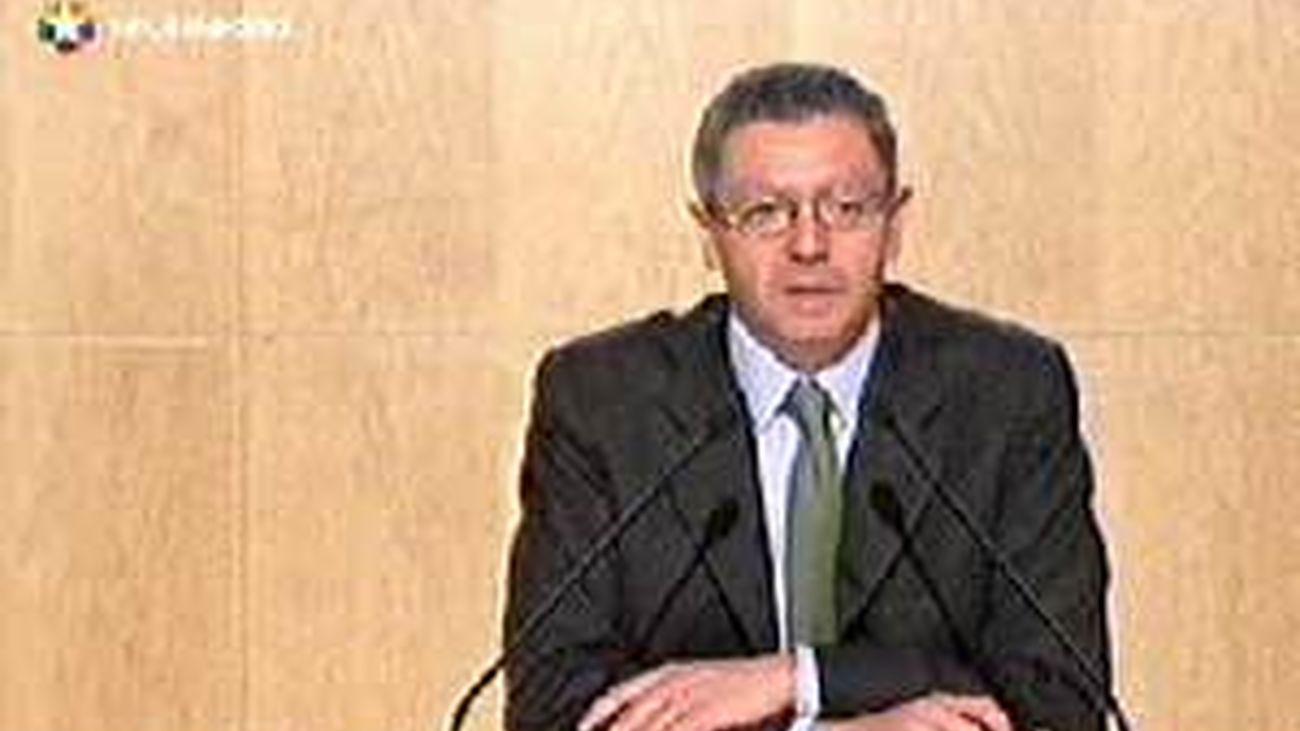 Gallardón dicta un bando pidiendo a los madrileños que se vuelquen con la visita del Papa