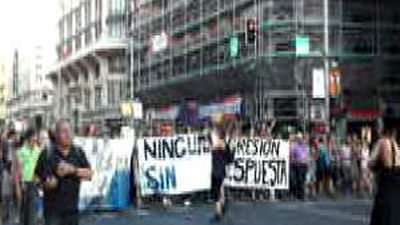 Los “indignados” acampan en el Paseo del Prado y Recoletos tras cortar la Gran Vía