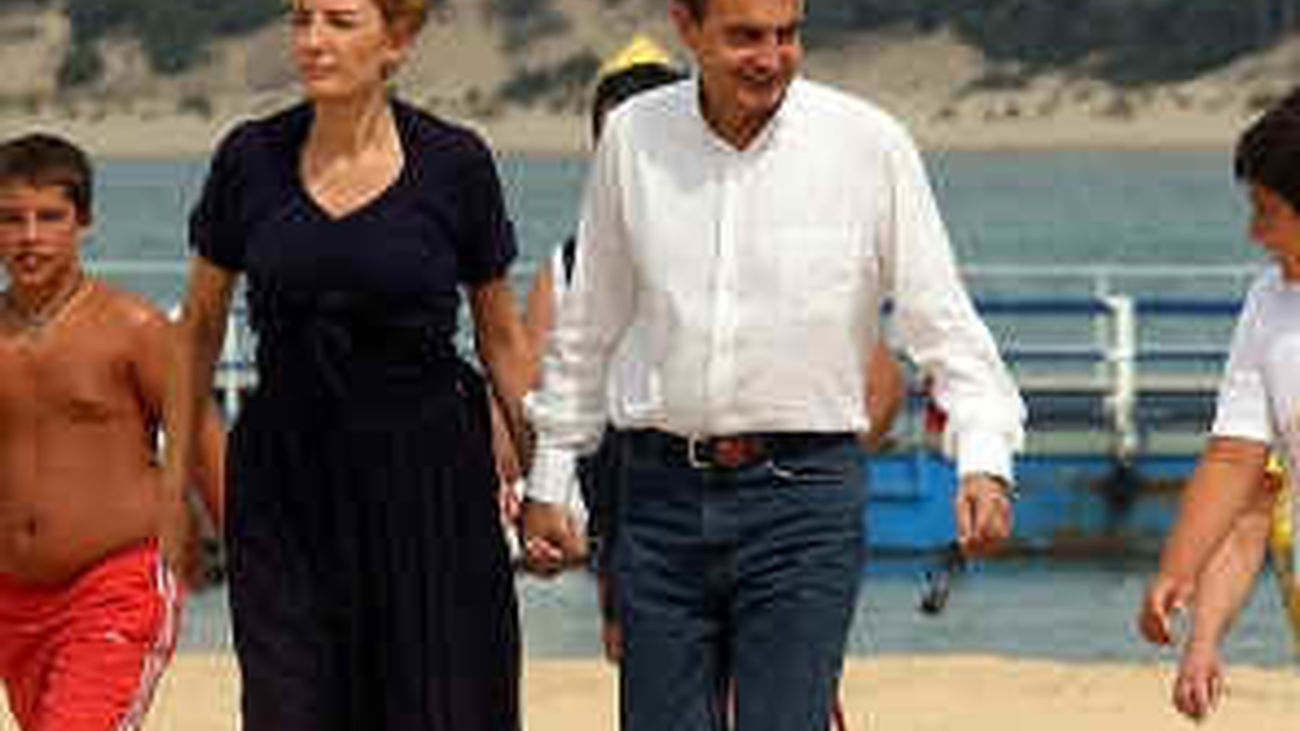 El último verano del Gobierno Zapatero: en el terruño o junto al mar