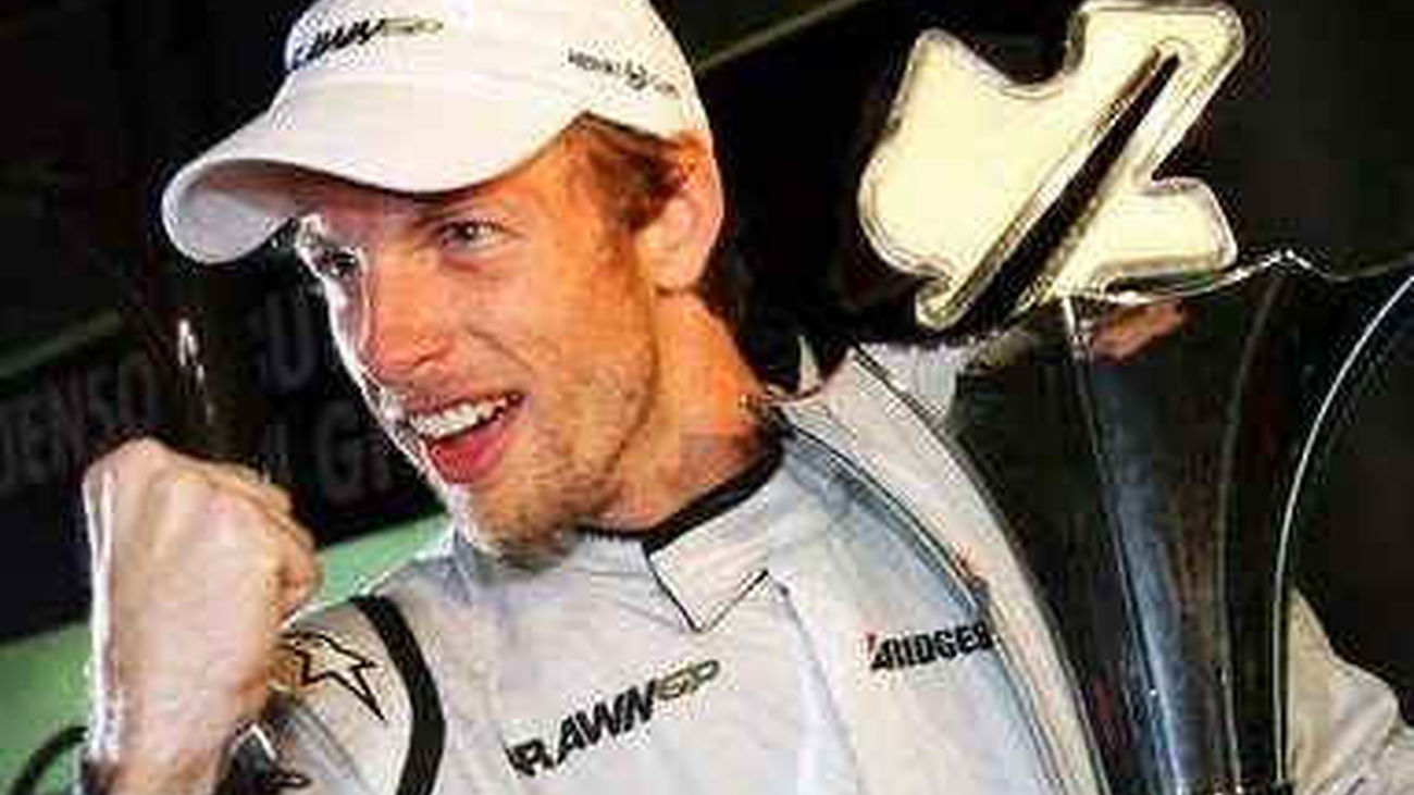 Button (McLaren) se lleva la victoria por delante de Vettel (Red Bull) y Alonso (Ferrari)