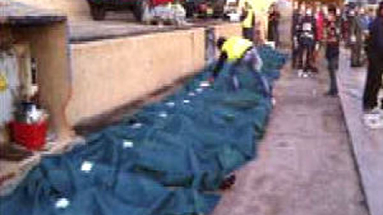 Hallan 25 inmigrantes muertos en un barco que iba hacia la isla de Lampedusa