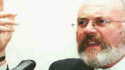 El principal candidato presidencial irlandés se retira por escándalo sexual