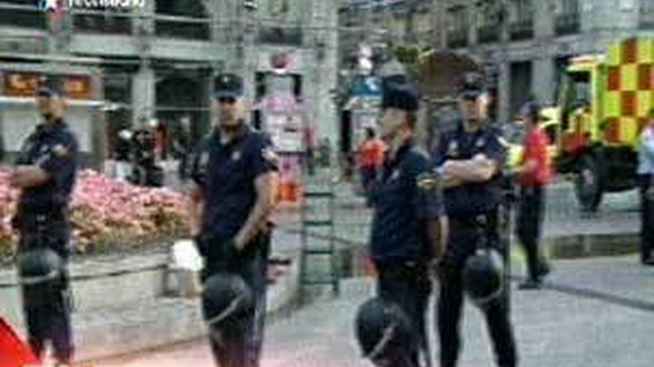 Los 'indignados' convocan un "paseo por Sol" mientras la Delegación cierra la estación de Metro