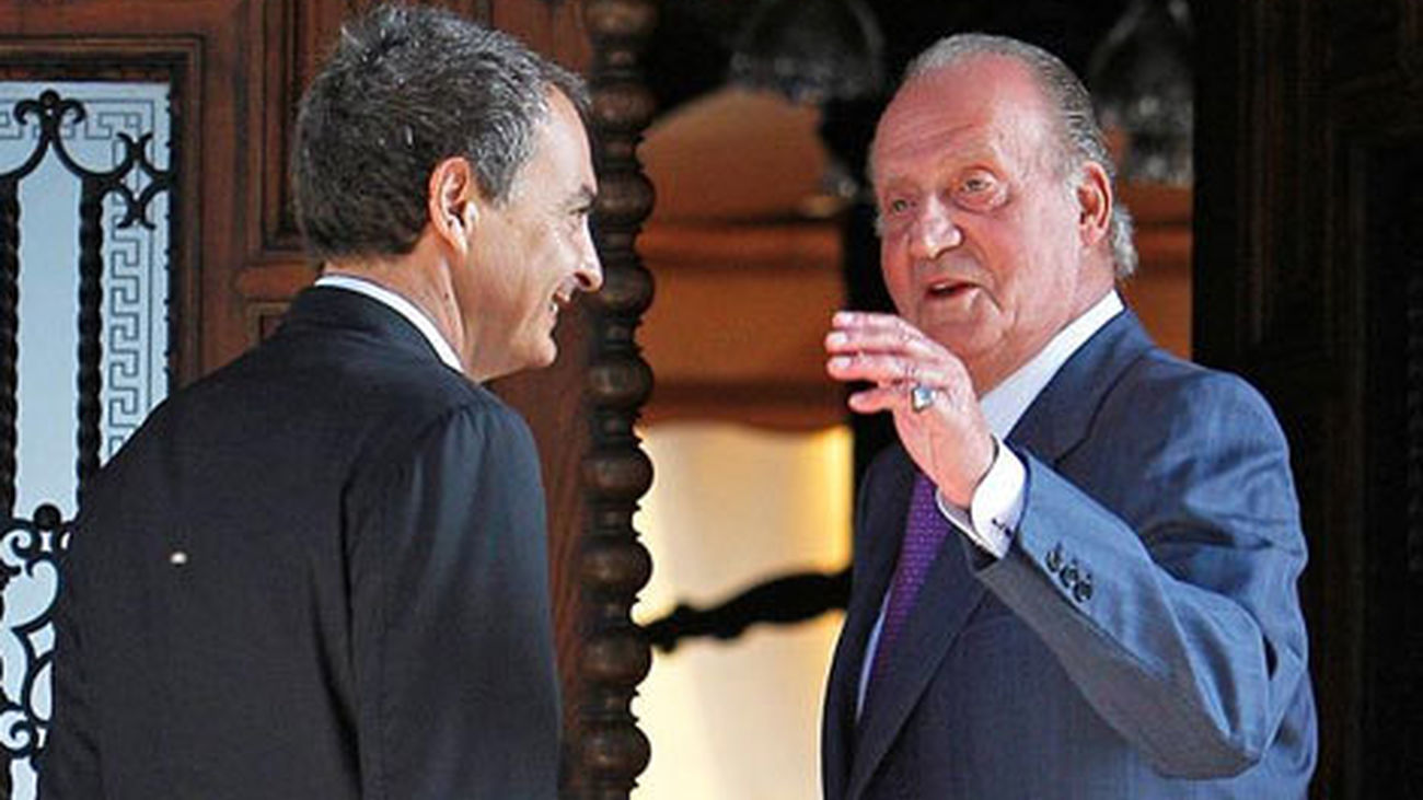 El Rey durante su despacho con Zapatero en el palacio de Miravent