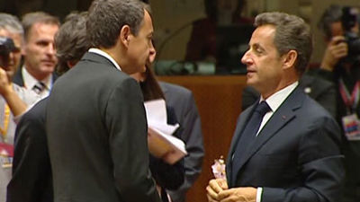 Zapatero y Sarkozy defienden que los gobiernos colaboren y coordinen  actuaciones con perspectiva global ante la crisis