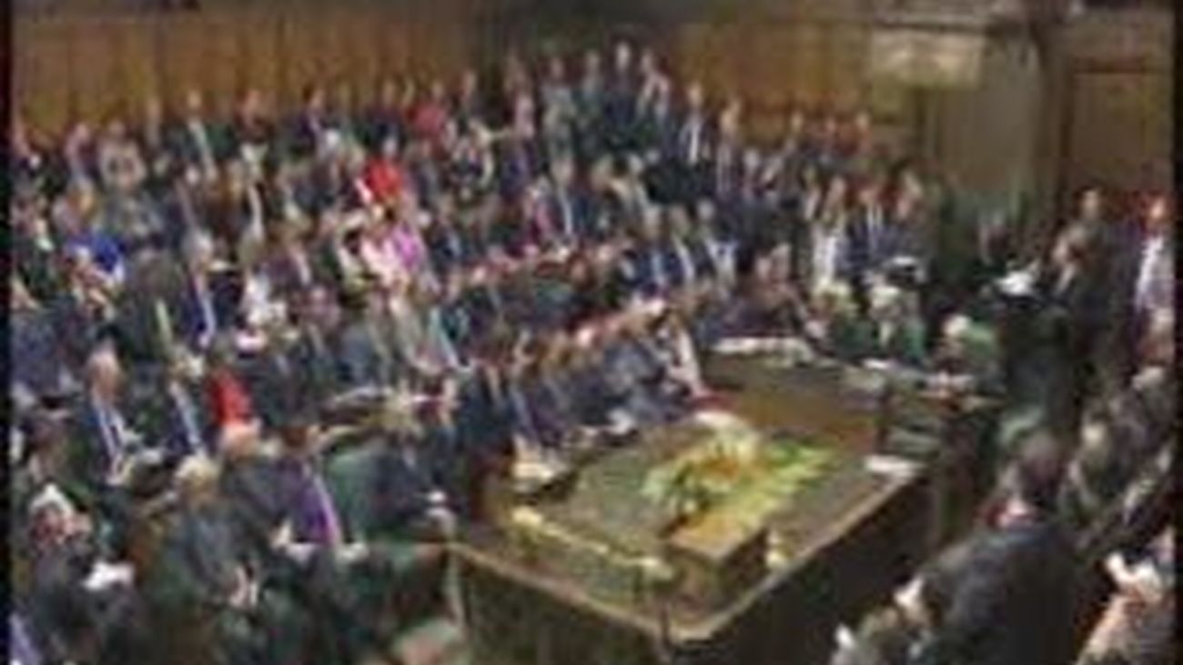 Cameron promete mano dura contra la violencia callejera en el Reino Unido