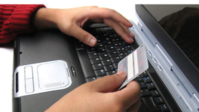 Las mujeres españolas confían en opiniones online antes de comprar