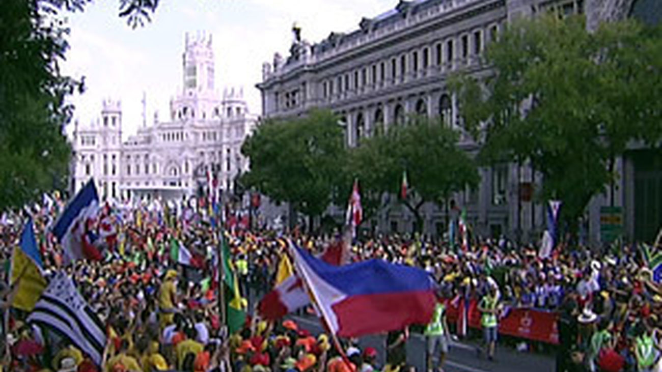 Las calles de Madrid abarrotadas de jóvenes para dar la bienvenida al Papa