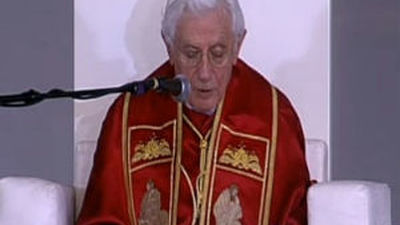 El Papa denuncia a los "que se creen dioses y deciden sobre la vida"