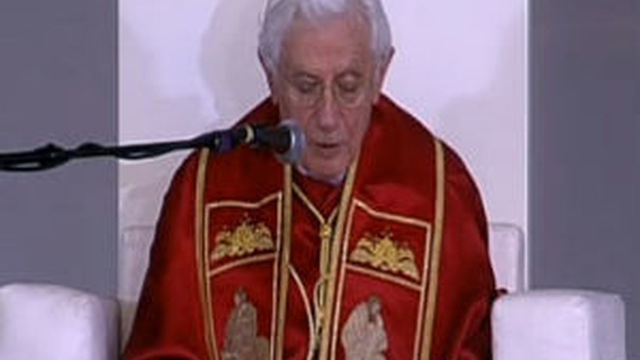 El Papa denuncia a los "que se creen dioses y deciden sobre la vida"