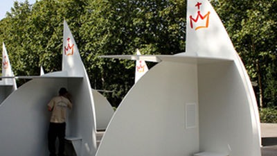 El Papa confiesa a cuatro jóvenes en el Parque del Retiro