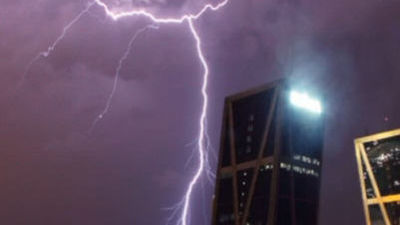 El 112 recibe un centenar de llamadas por la tormenta, con 61 intervenciones de Bomberos