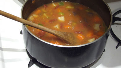 Detienen a una cocinera por echar a la comida polvos que podrían ser venenoa medida