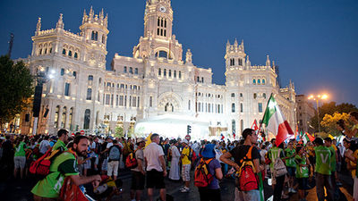 Unas 200.000 personas asisten en Cibeles  al acto religioso del Camino Neocatecumenal