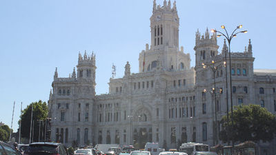 Cibeles recupera la normalidad con la retirada de  las últimas estructuras de la JMJ